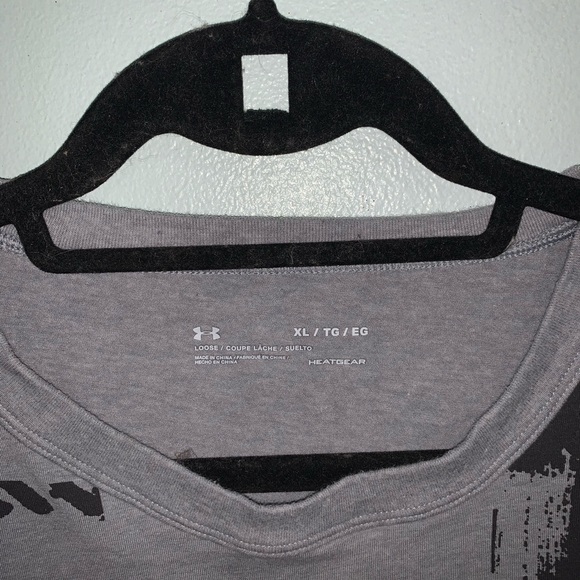 NWOT - UnderArmour - Loose Fit Workout Top - Picture 4 of 4